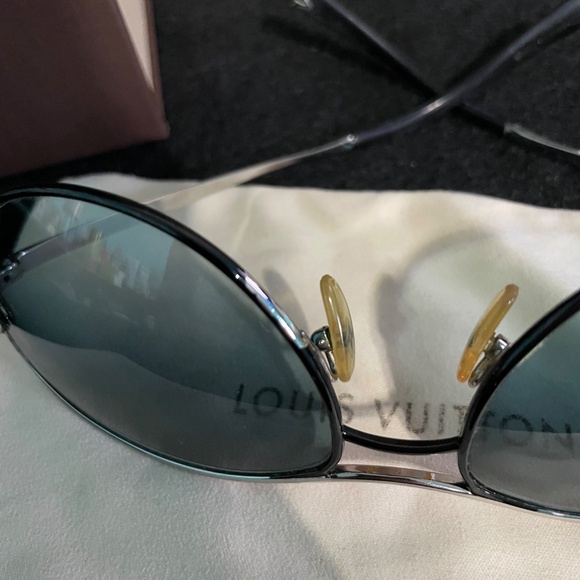 Louis Vuitton Aviator Sunglasses - Picture 5 of 12